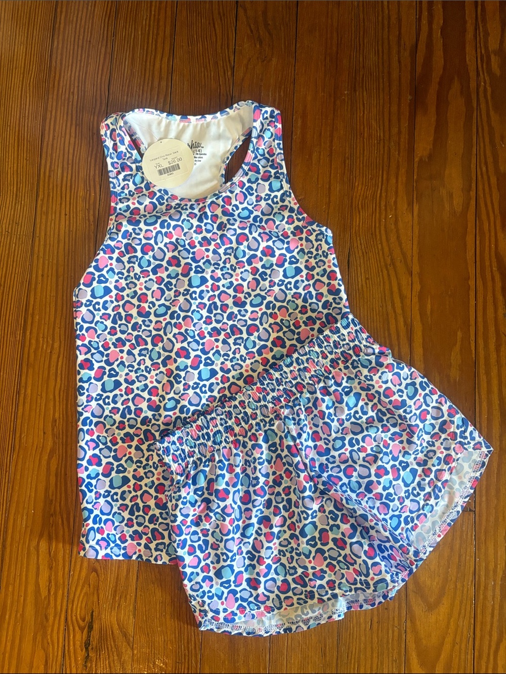 Azarhia Leopard Chic flowy athletic shirts and tank set